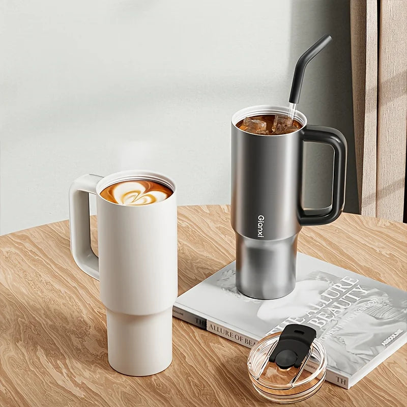 Jumbo water cup with large capacity straw cup, insulated cup. Suitable for home, outdoor and other scenarios.